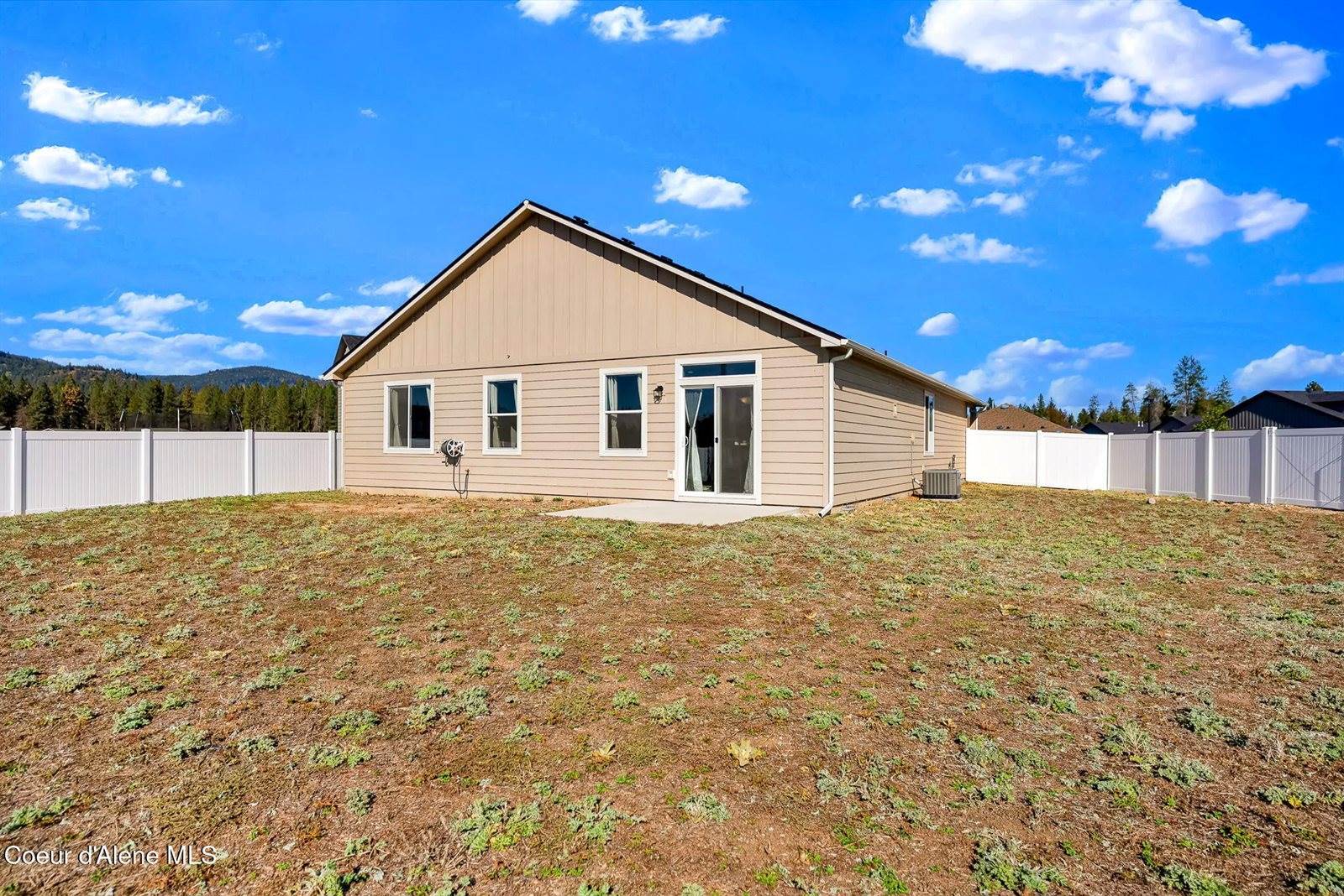 16167 North Hadley Loop, Rathdrum, ID 83858
