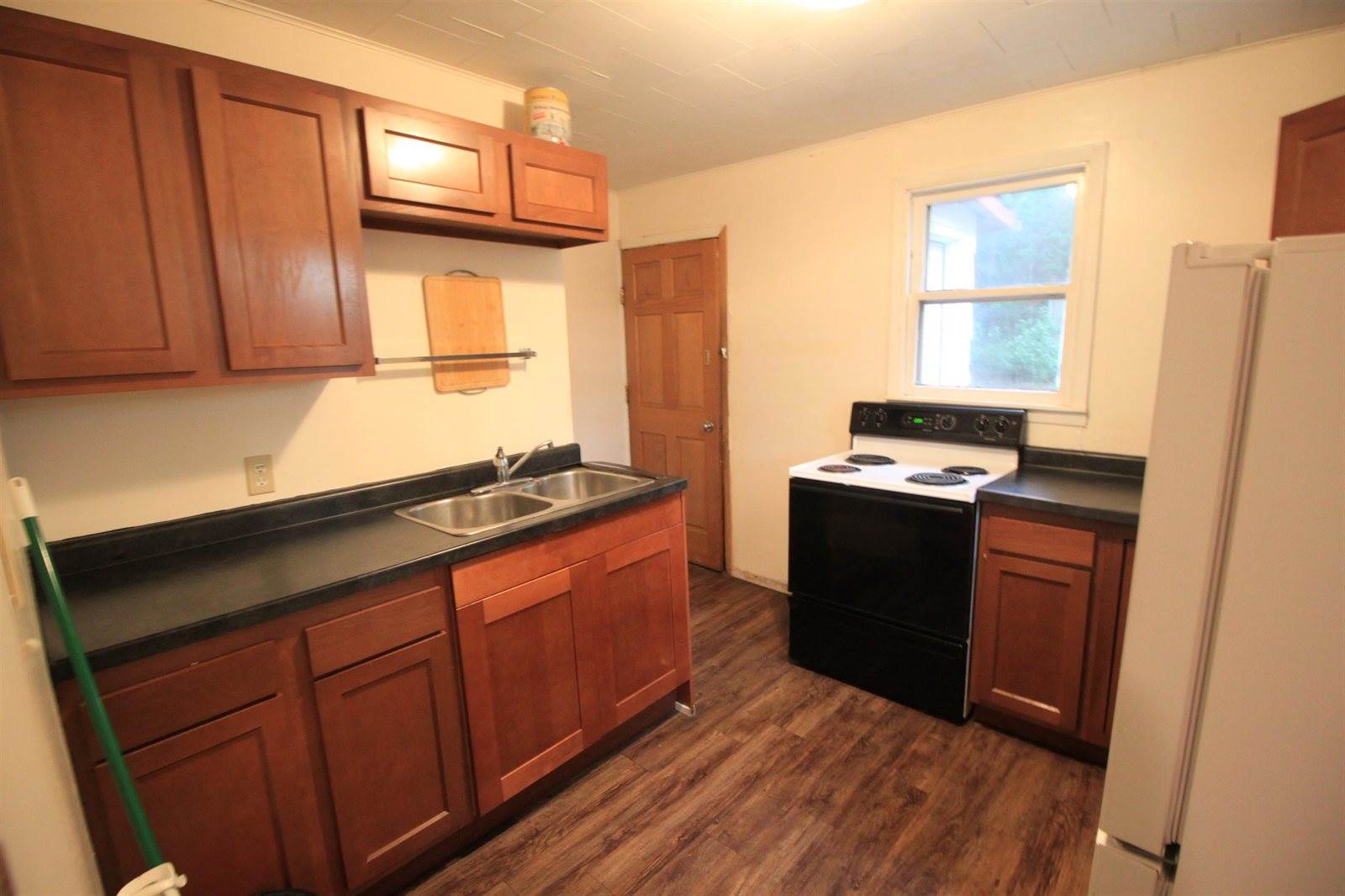 704 11th Ave NW, Minot, ND 58703