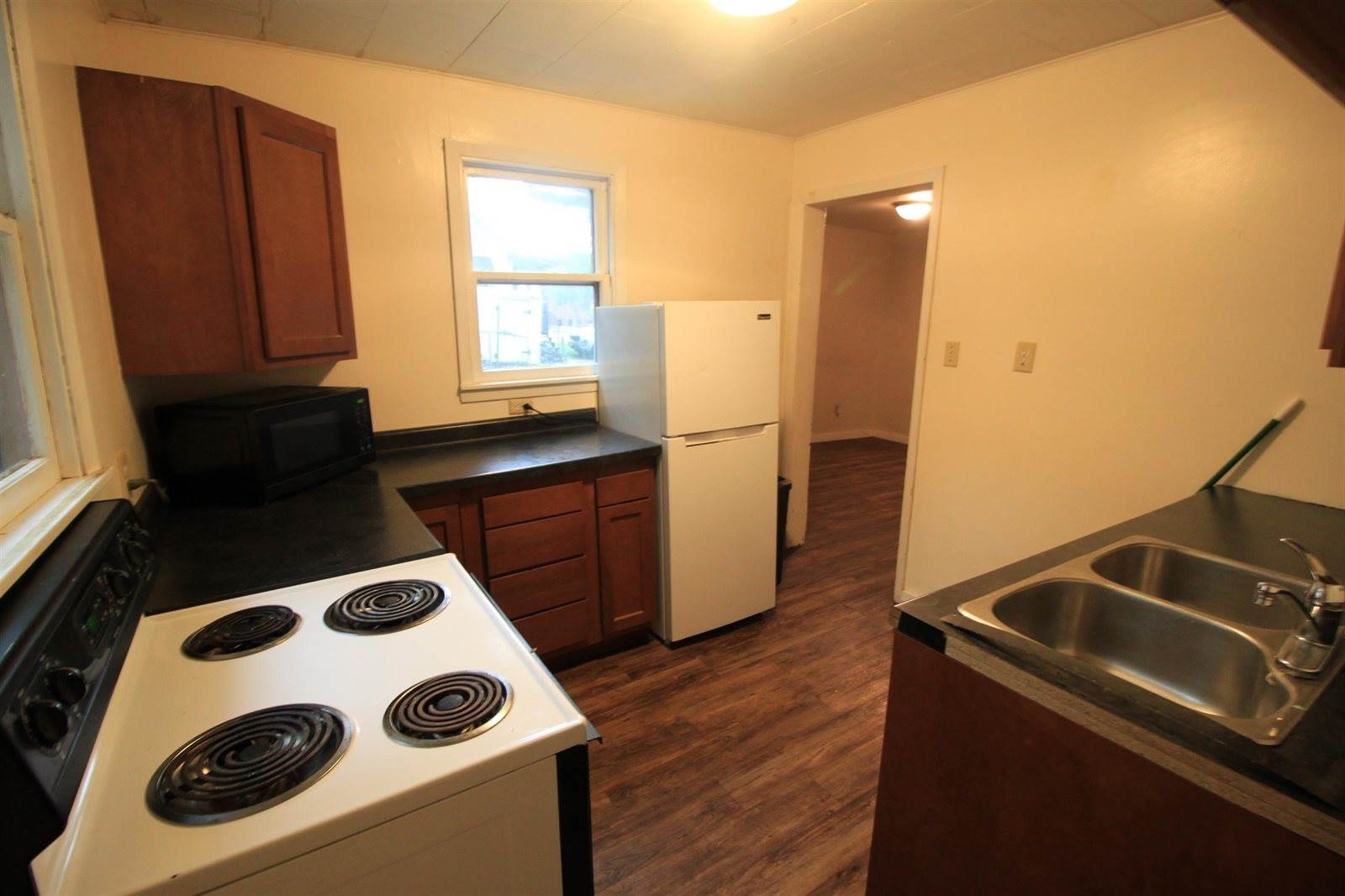 704 11th Ave NW, Minot, ND 58703