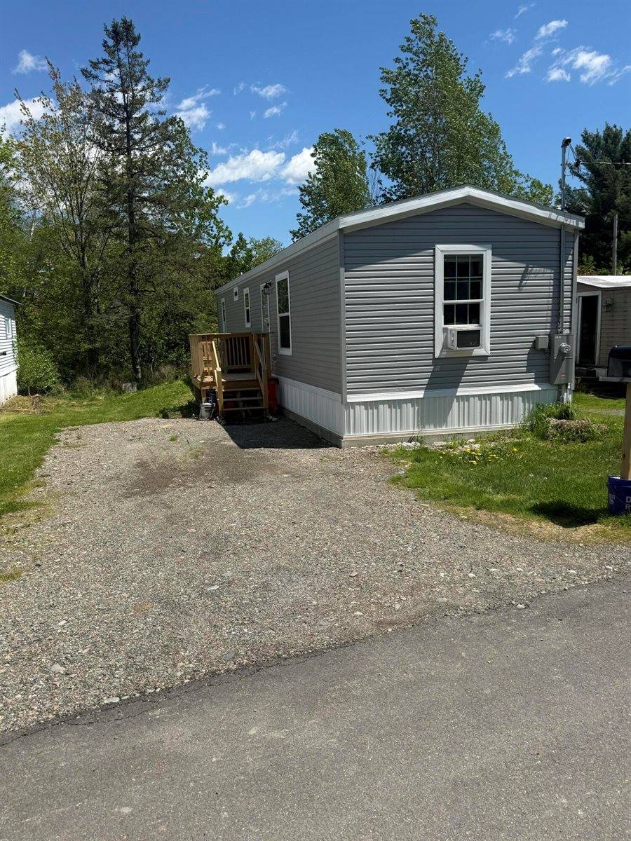 28 Hobson Avenue, Veazie, ME 04401