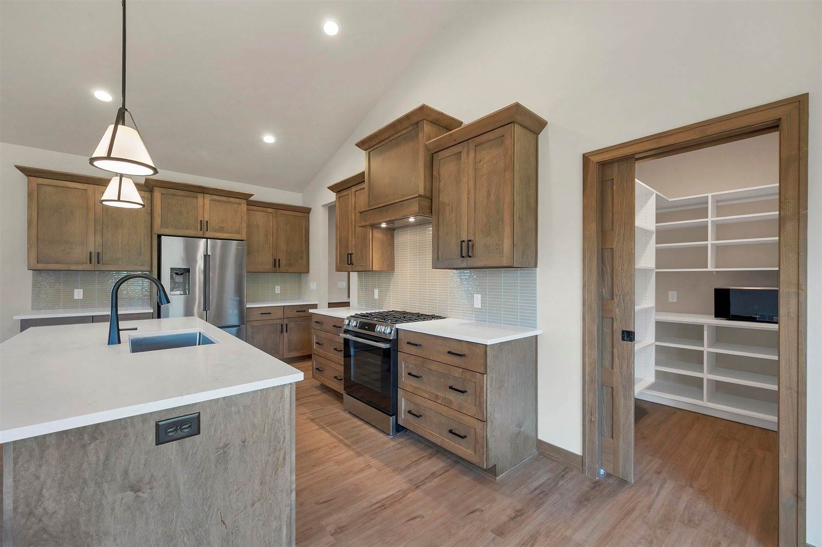 2875 Stelor Drive, Green Bay, WI 54311