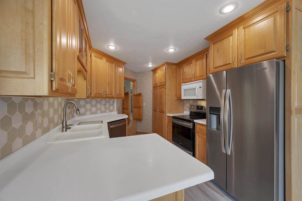 518 N Langlade Court, Green Bay, WI 54301