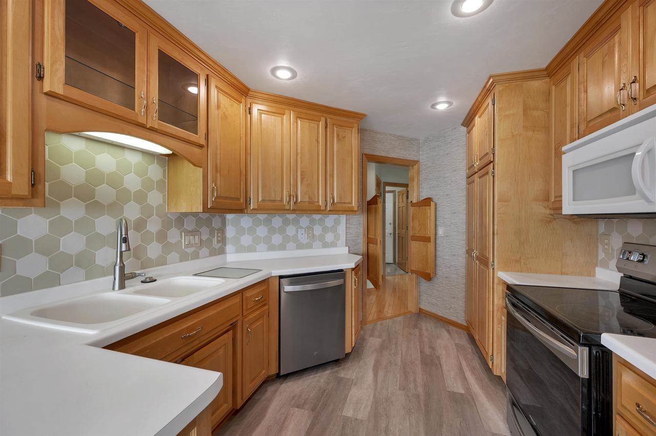 518 N Langlade Court, Green Bay, WI 54301