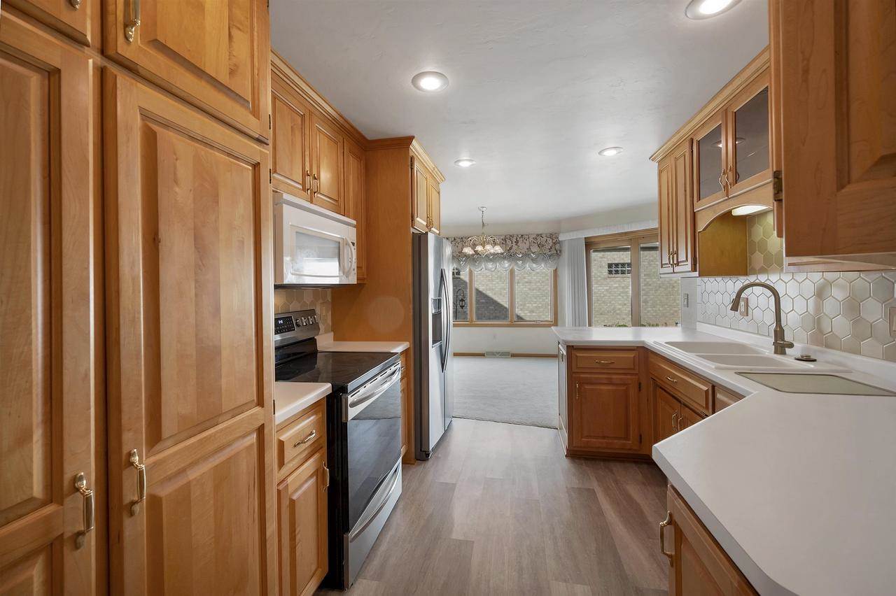 518 N Langlade Court, Green Bay, WI 54301