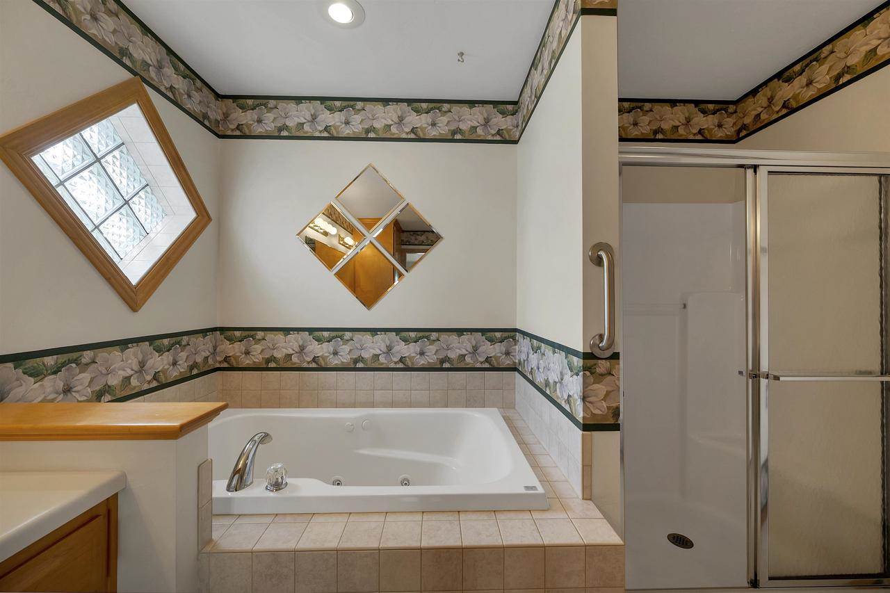 518 N Langlade Court, Green Bay, WI 54301