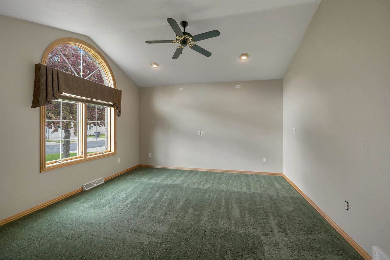 518 N Langlade Court, Green Bay, WI 54301