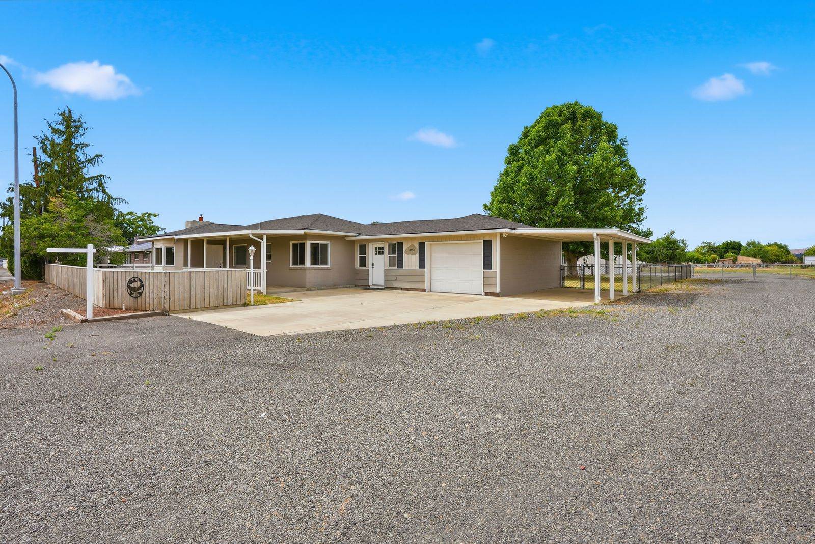 4101 Ahtanum Road, Yakima, WA 98903