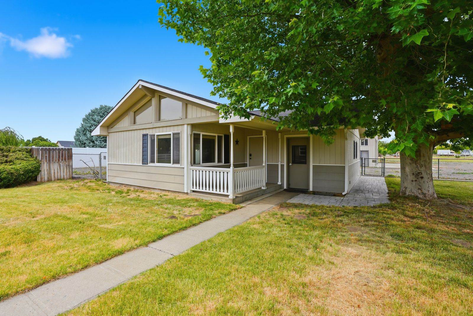 4101 Ahtanum Road, Yakima, WA 98903