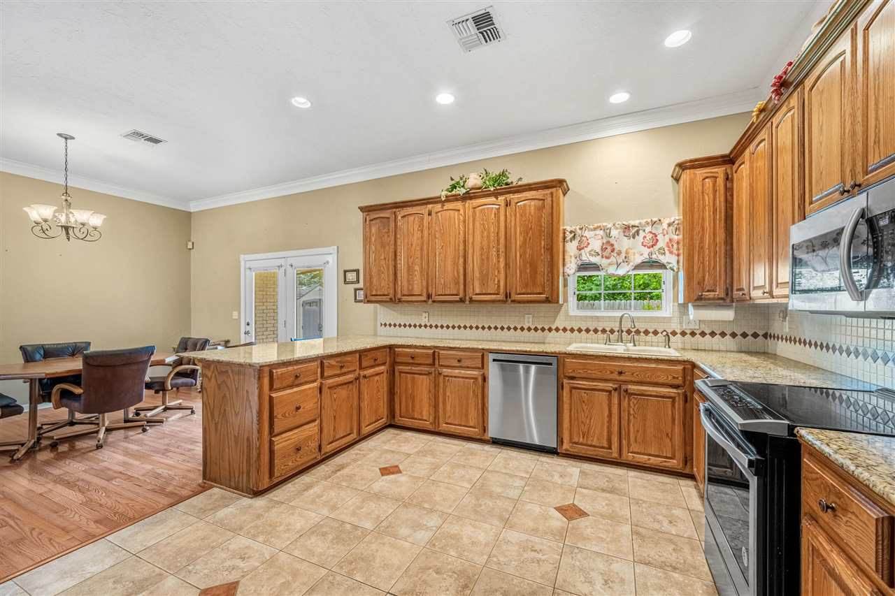 6601 NW Willow Tree Cir, Lawton, OK 73505