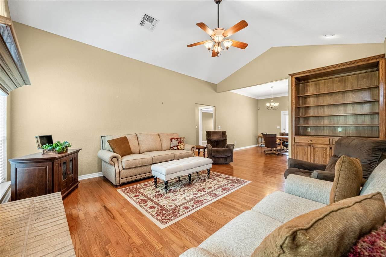 6601 NW Willow Tree Cir, Lawton, OK 73505