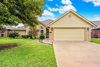 6601 NW Willow Tree Cir, Lawton, OK 73505