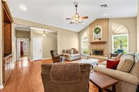 6601 NW Willow Tree Cir, Lawton, OK 73505