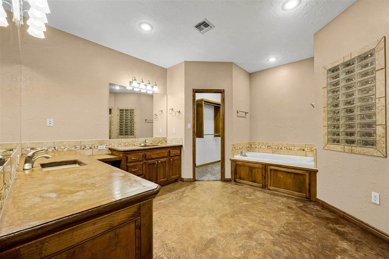 5 Quanah Mountain Rd, Lawton, OK 73507
