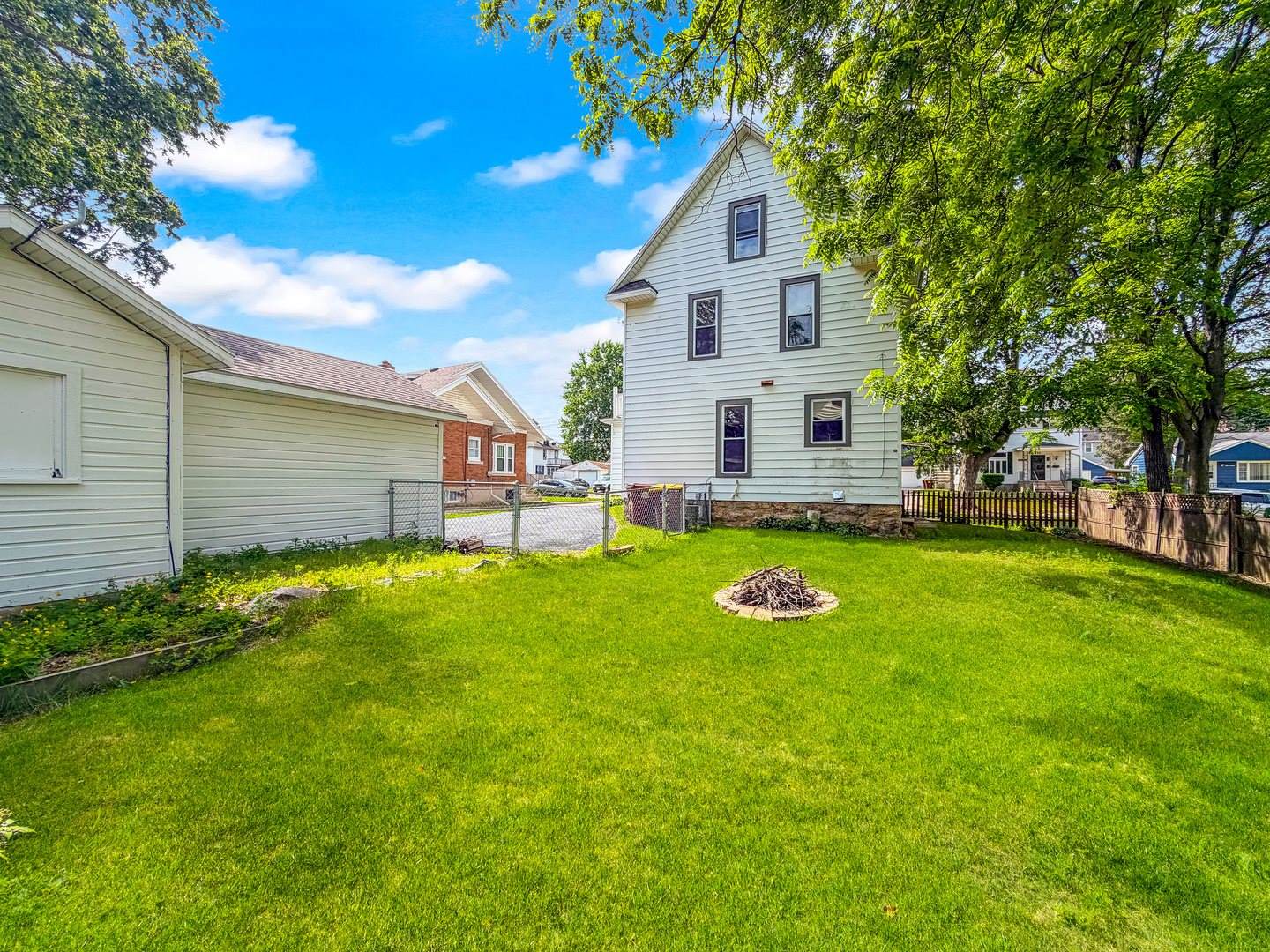 116 East Fuller Street, Freeport, IL 61032