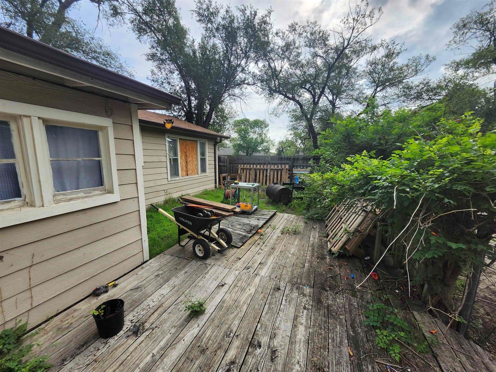 4223 West Zoo Blvd, Wichita, KS 67212
