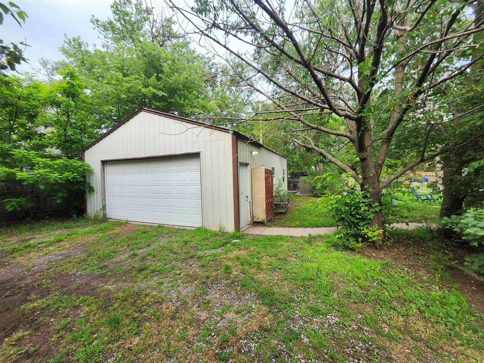 4223 West Zoo Blvd, Wichita, KS 67212