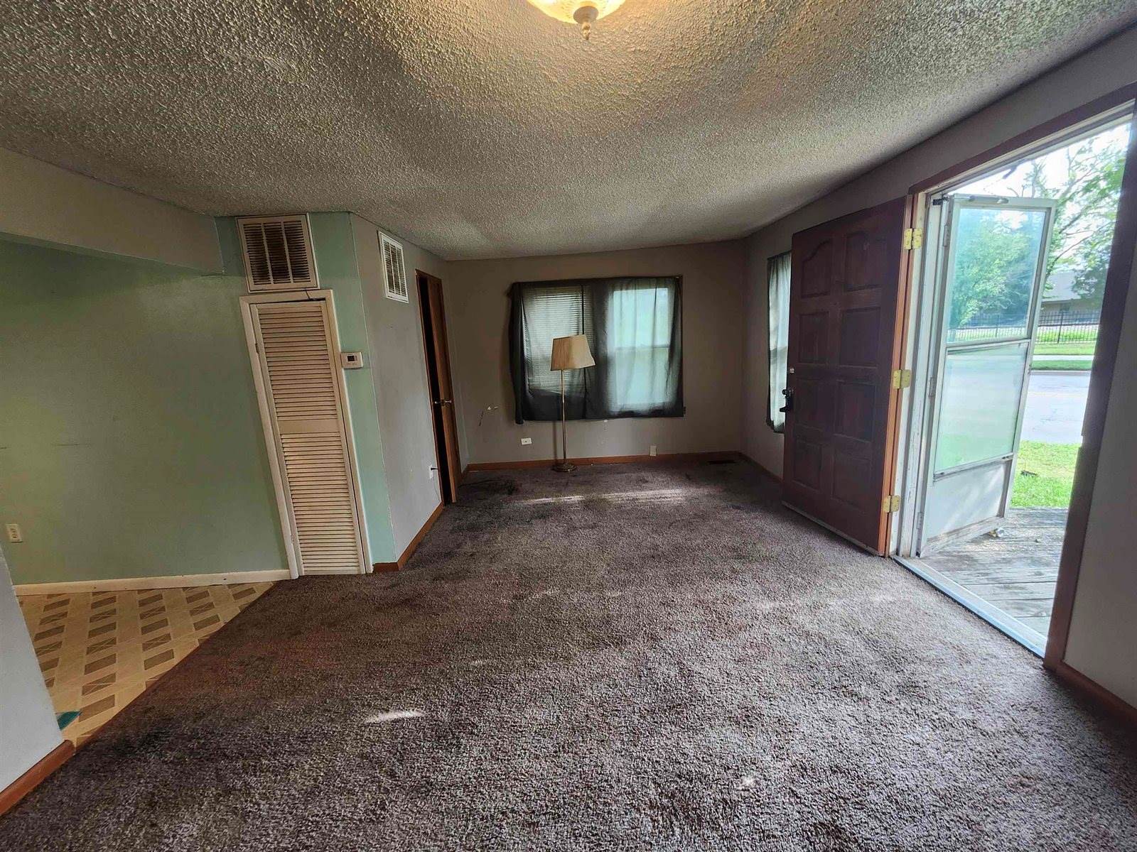 4223 West Zoo Blvd, Wichita, KS 67212