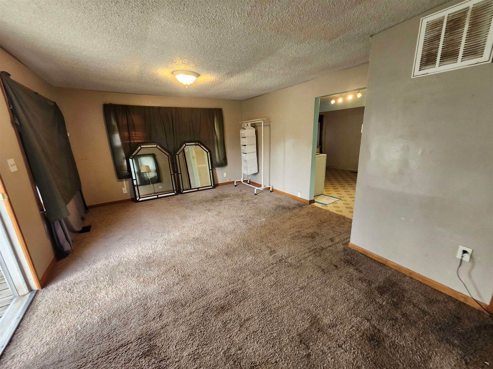 4223 West Zoo Blvd, Wichita, KS 67212