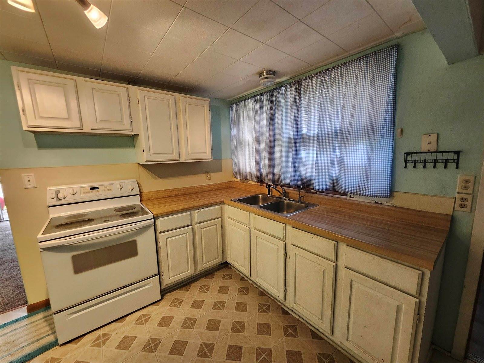 4223 West Zoo Blvd, Wichita, KS 67212