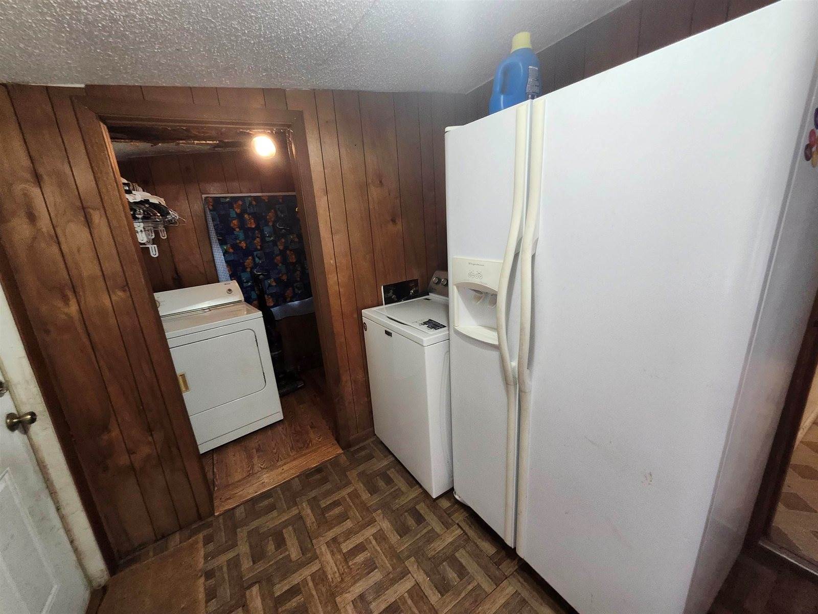4223 West Zoo Blvd, Wichita, KS 67212