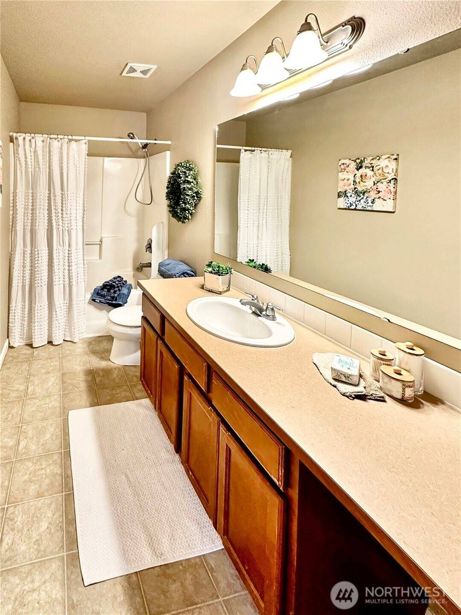 5045 Balustrade Boulevard SE, Lacey, WA 98513