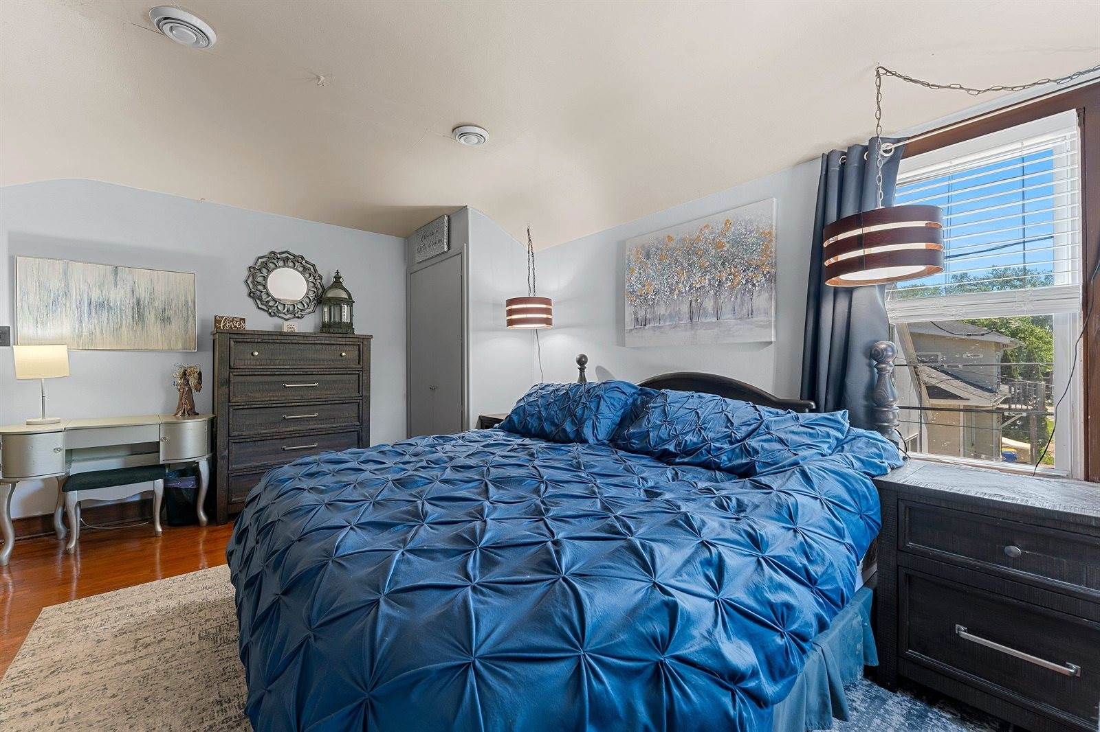 889 Dousman Street, Green Bay, WI 54303