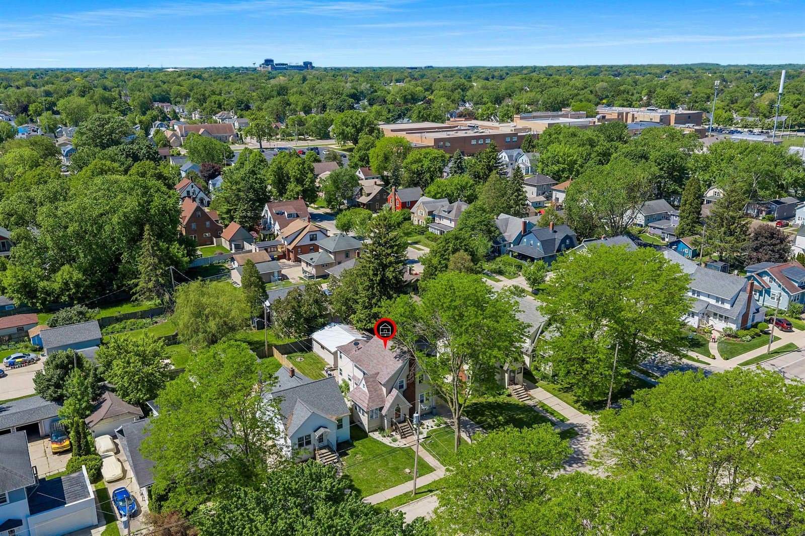 889 Dousman Street, Green Bay, WI 54303