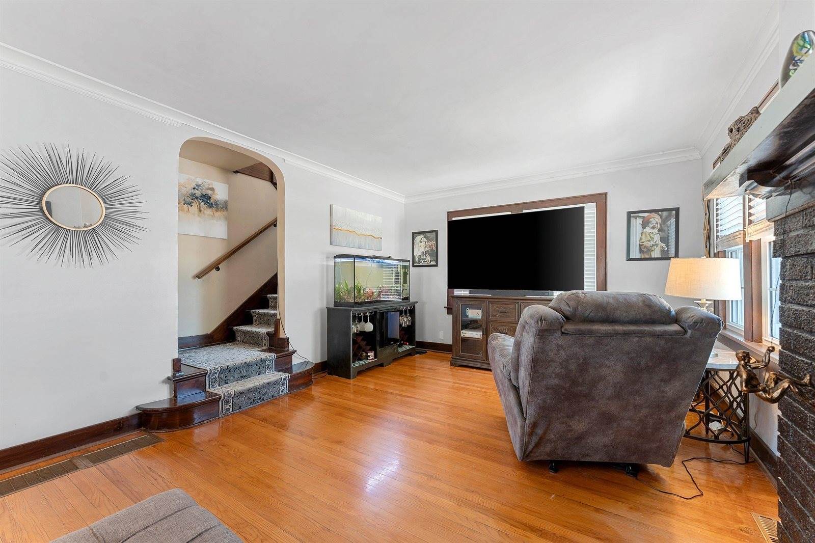889 Dousman Street, Green Bay, WI 54303
