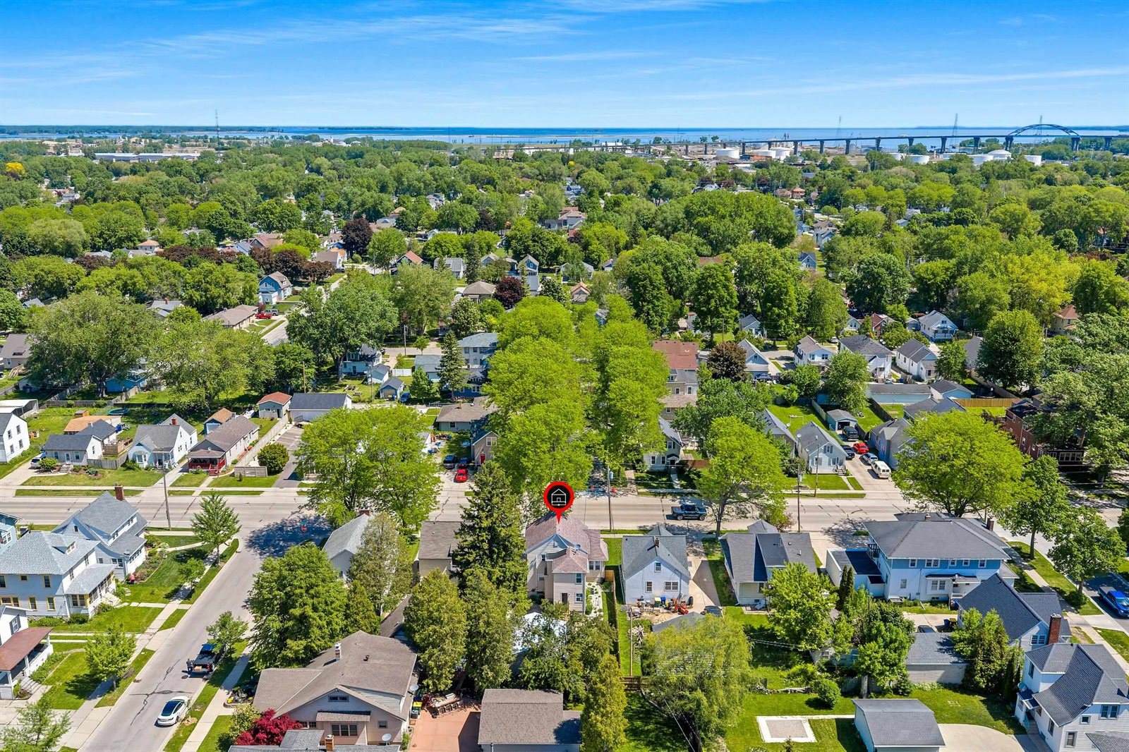 889 Dousman Street, Green Bay, WI 54303