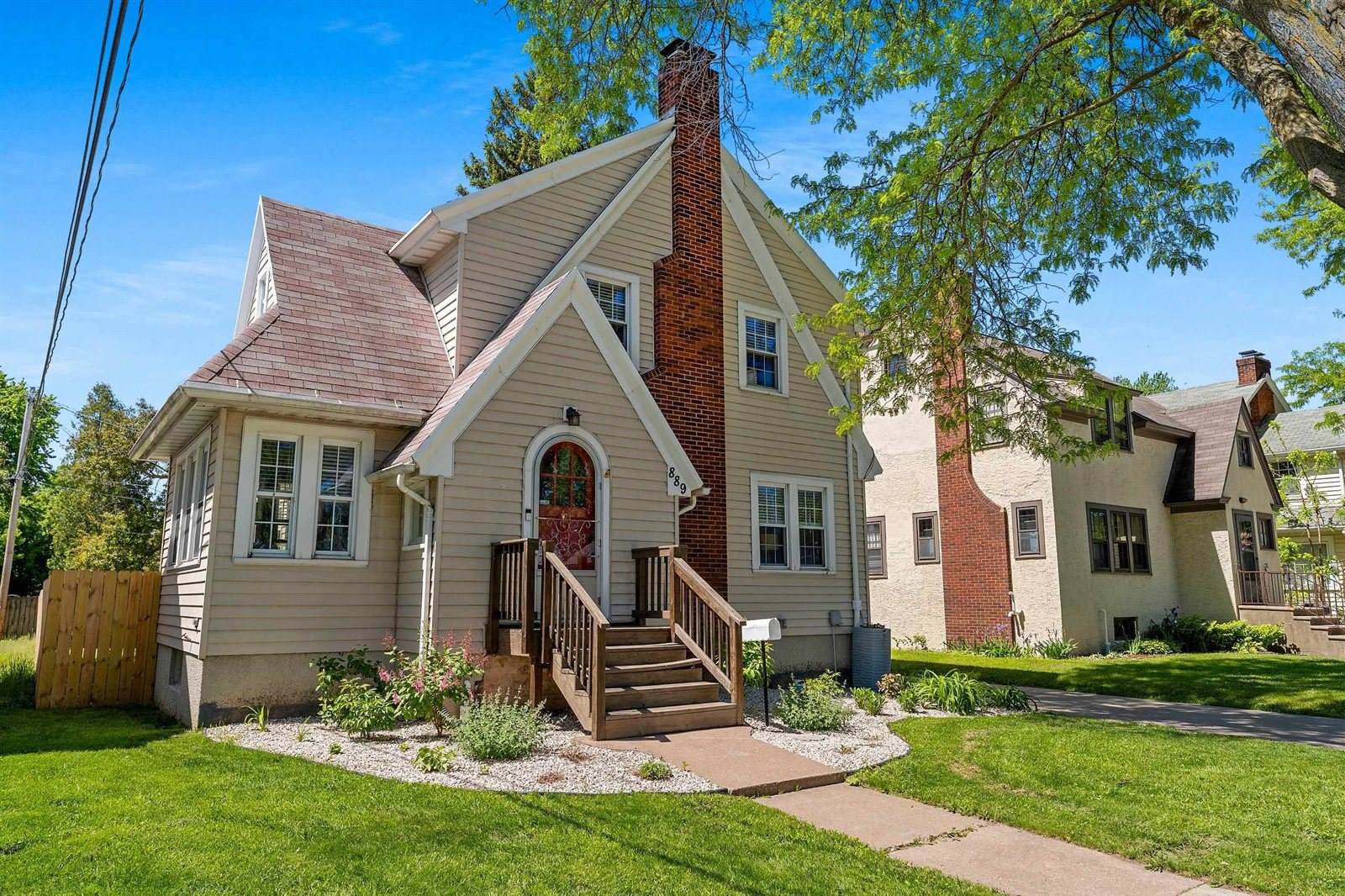 889 Dousman Street, Green Bay, WI 54303