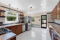 889 Dousman Street, Green Bay, WI 54303