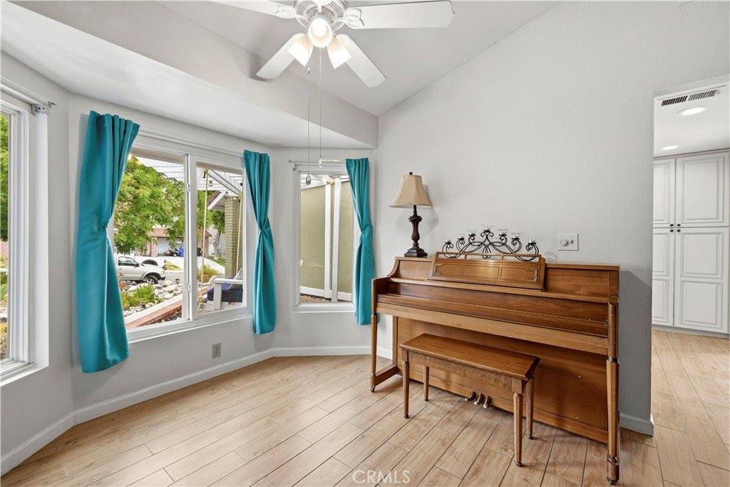 15236 Poppy Meadow, Canyon Country, CA 91387