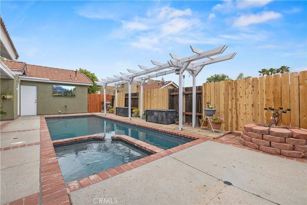 15236 Poppy Meadow, Canyon Country, CA 91387