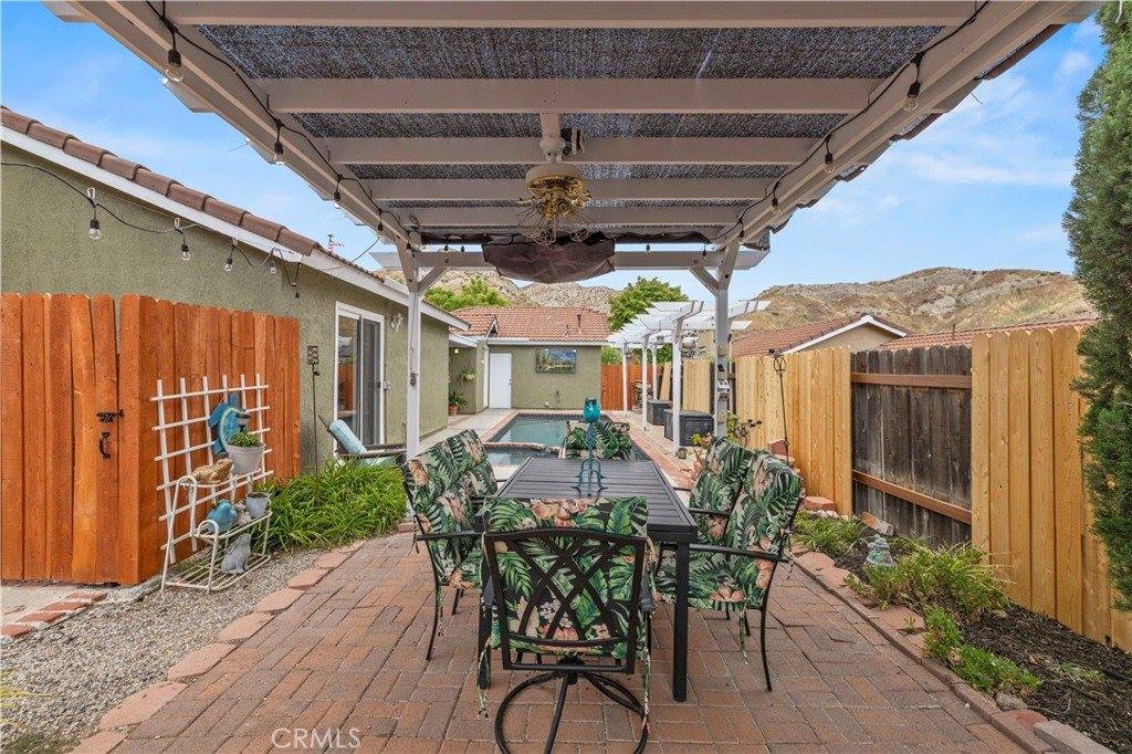 15236 Poppy Meadow, Canyon Country, CA 91387