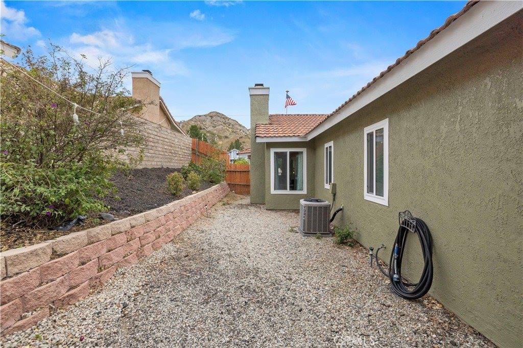 15236 Poppy Meadow, Canyon Country, CA 91387