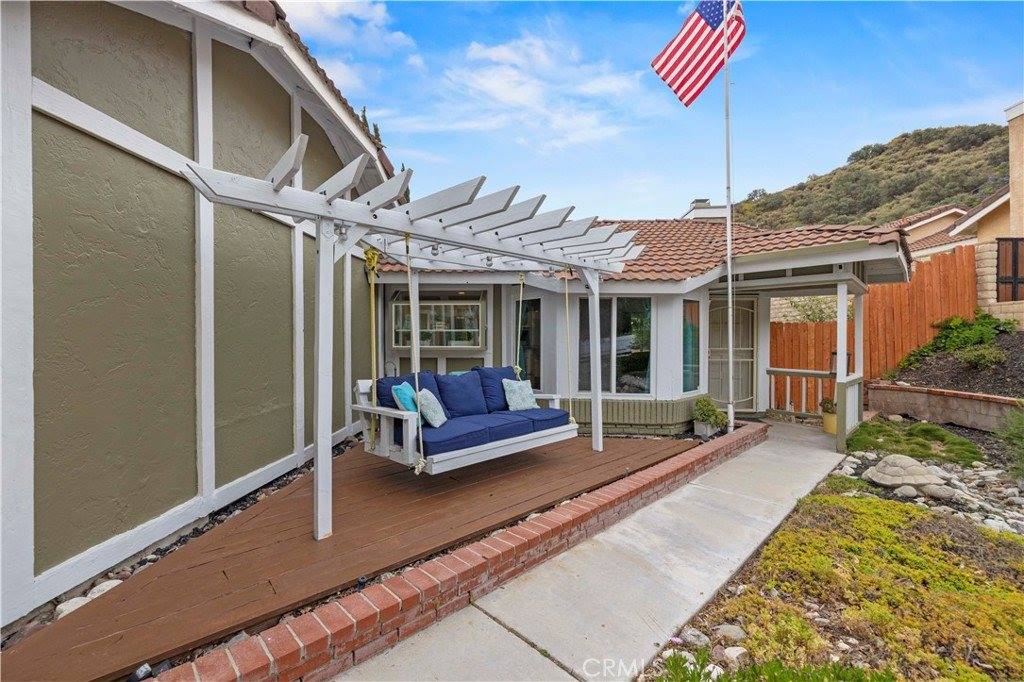 15236 Poppy Meadow, Canyon Country, CA 91387