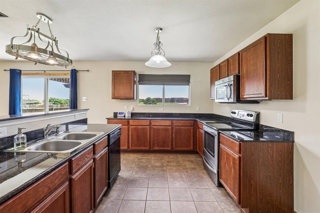 8111 Macgregor Drive, Arlington, TX 76002