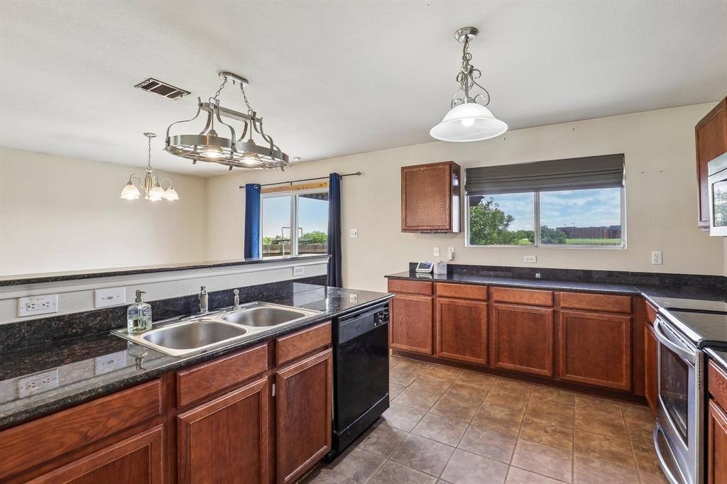 8111 Macgregor Drive, Arlington, TX 76002