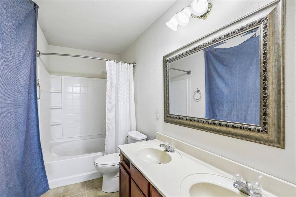 8111 Macgregor Drive, Arlington, TX 76002
