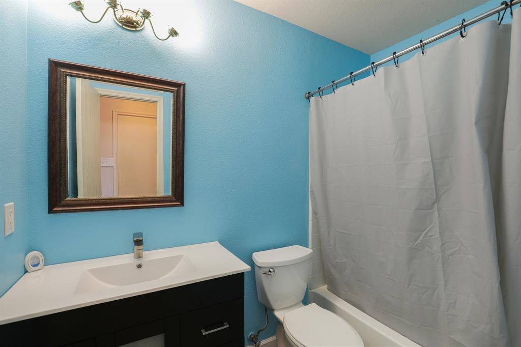 8111 Macgregor Drive, Arlington, TX 76002