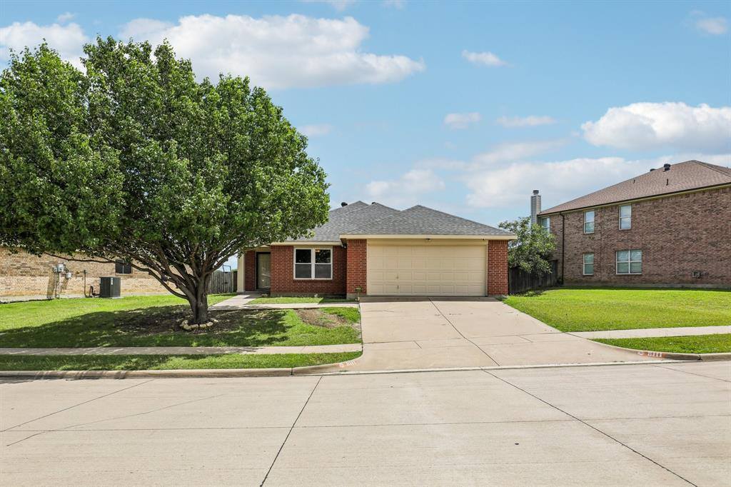 8111 Macgregor Drive, Arlington, TX 76002