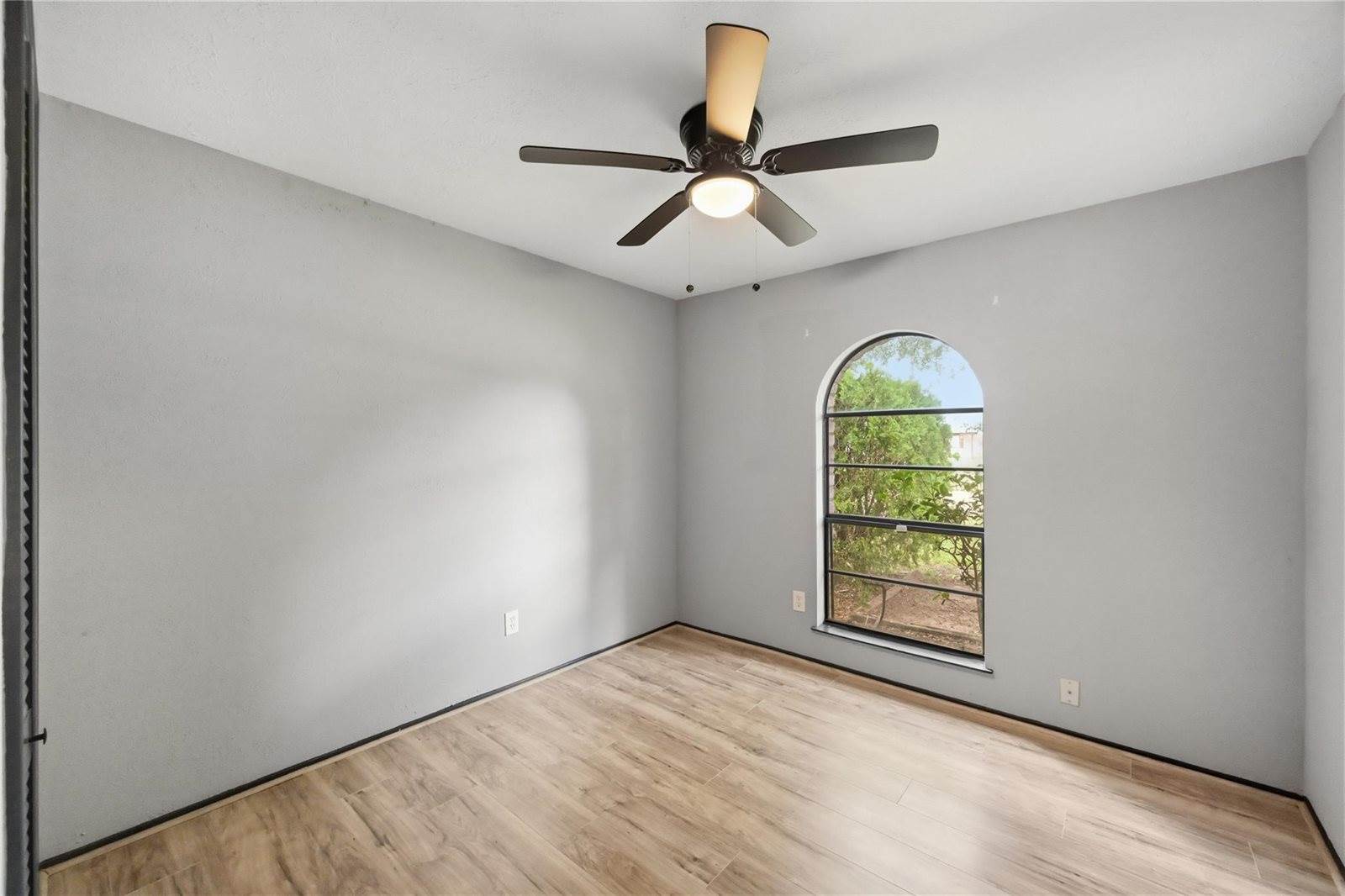 4819 Court Rd, Houston, TX 77053