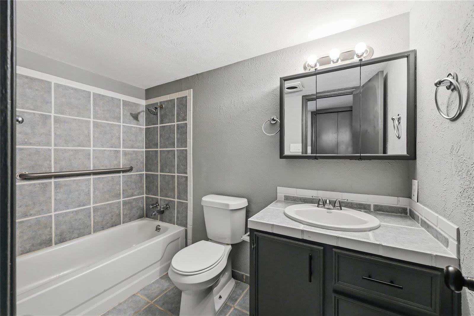 4819 Court Rd, Houston, TX 77053