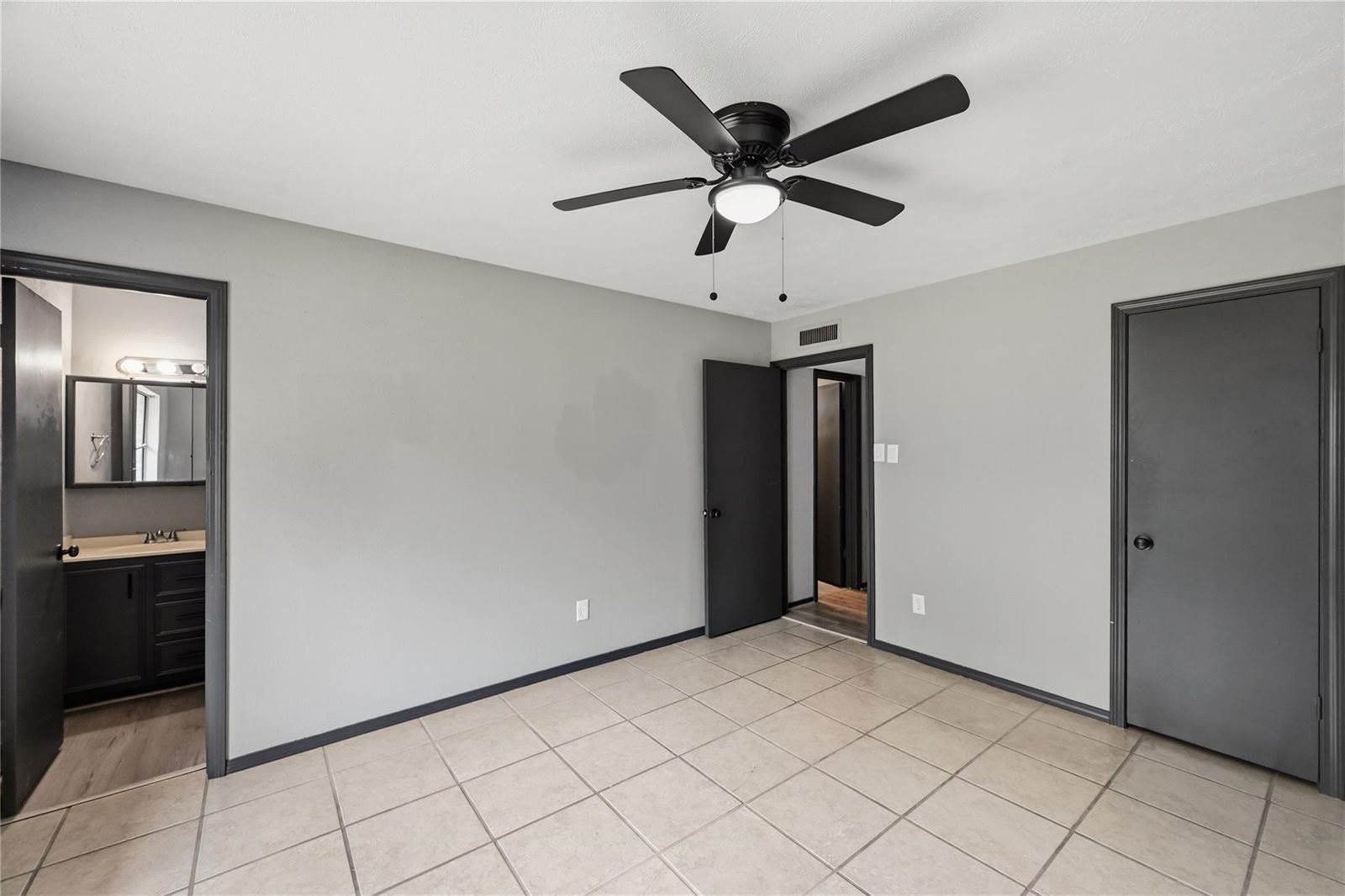 4819 Court Rd, Houston, TX 77053