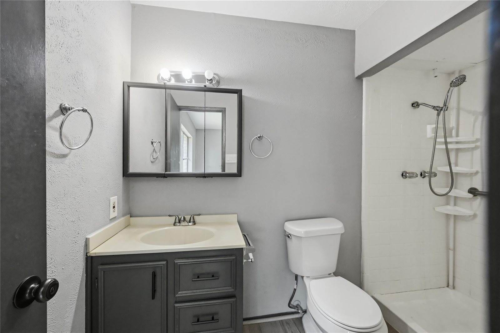 4819 Court Rd, Houston, TX 77053