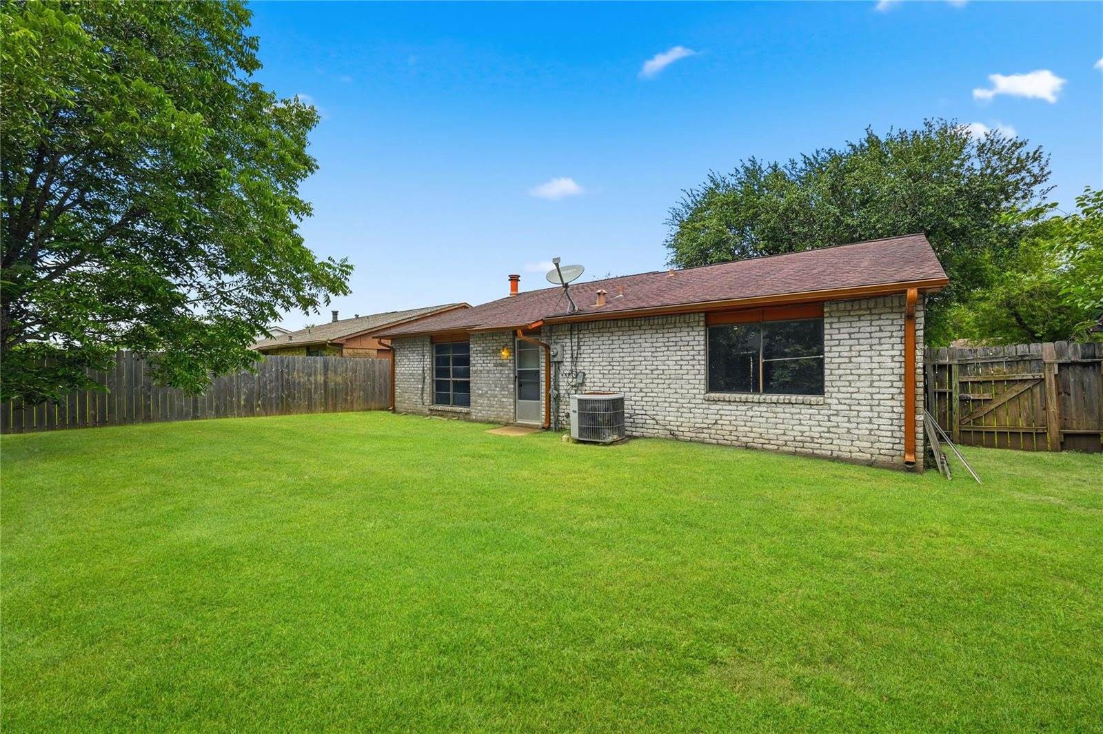 4819 Court Rd, Houston, TX 77053