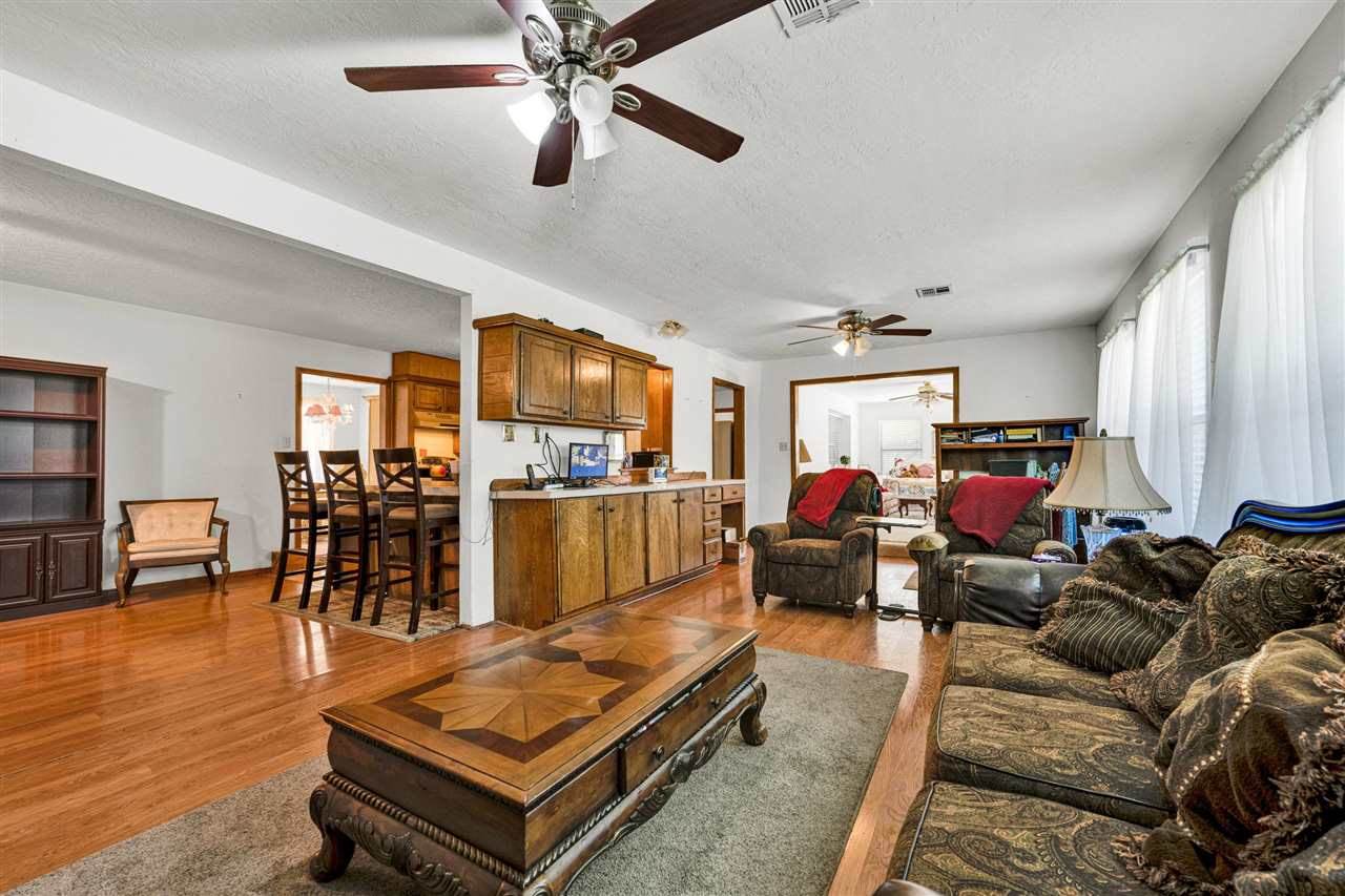 2501 NW Robinhood Dr, Lawton, OK 73505