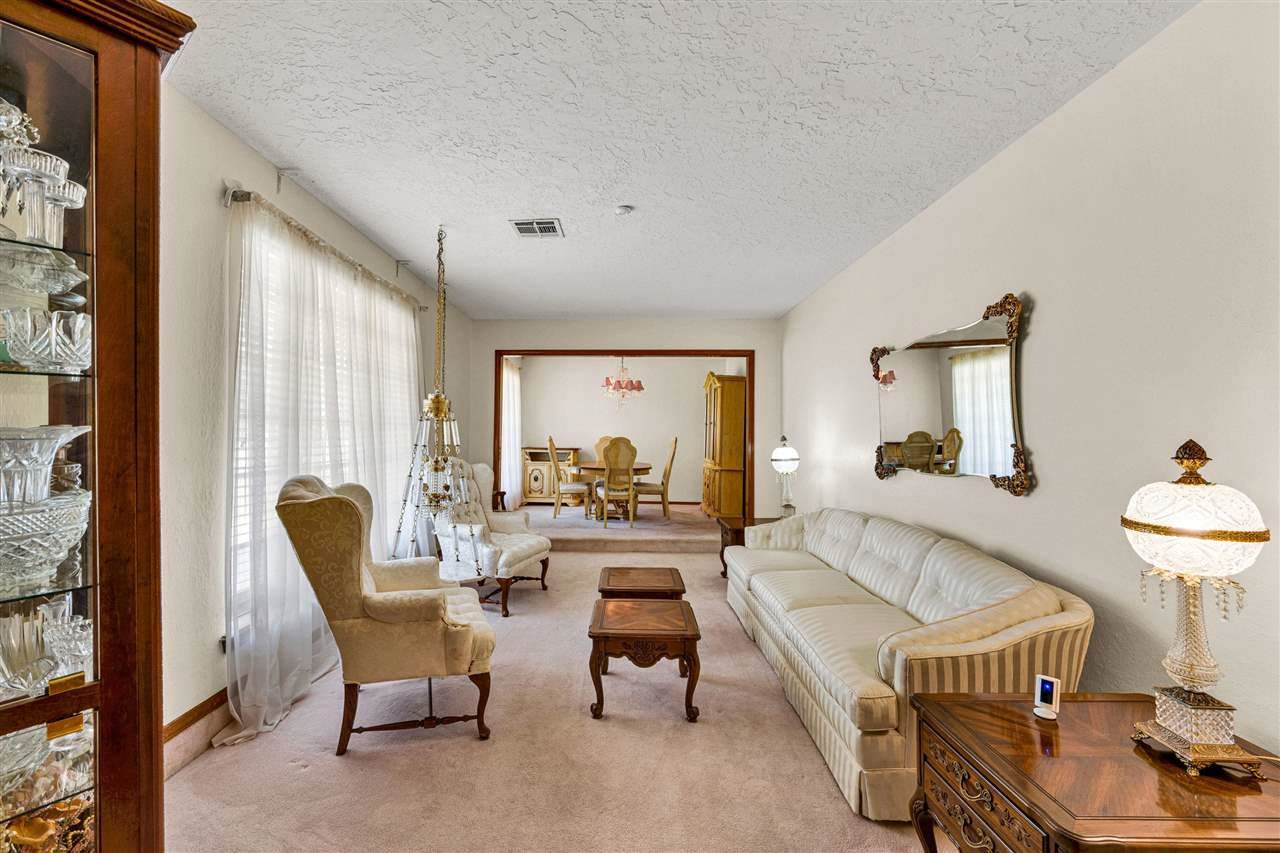 2501 NW Robinhood Dr, Lawton, OK 73505