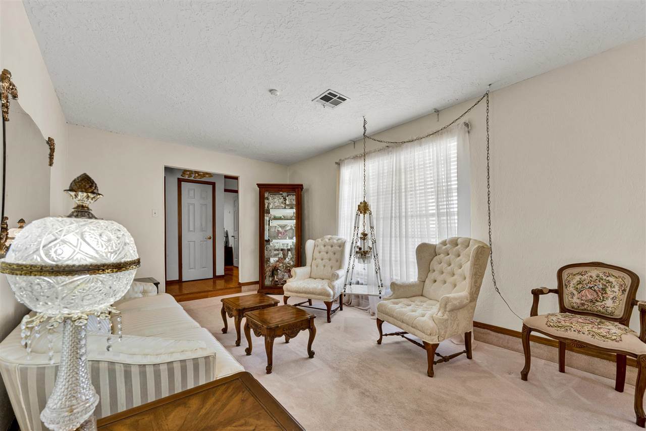 2501 NW Robinhood Dr, Lawton, OK 73505