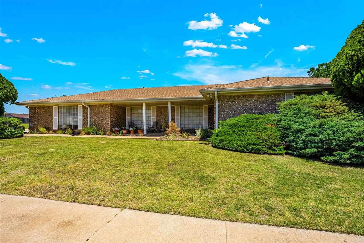 2501 NW Robinhood Dr, Lawton, OK 73505